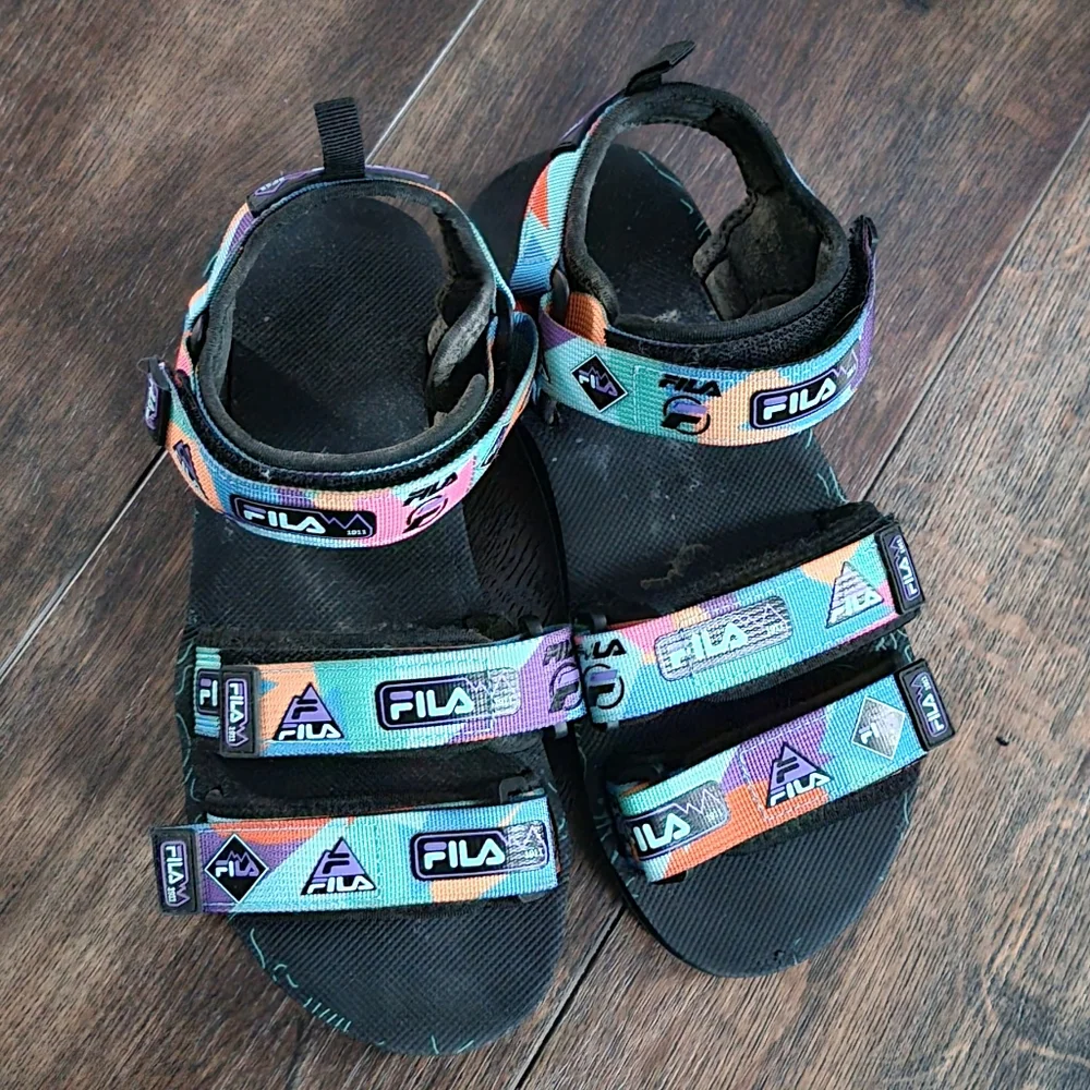 Fila gently used